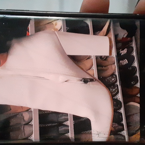 Clothes and shoes - Picture 2 of 6